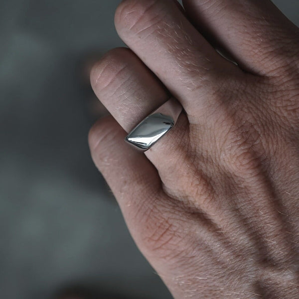 Hochwertiger Männer Ring Silber aus robustem Edelstahl minimalistisch 