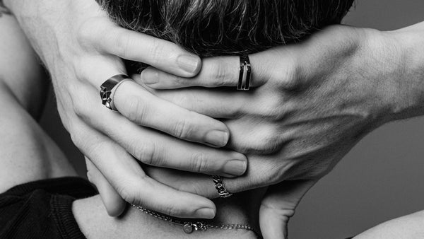 Schmuck für Männer an Black Friday kaufen!