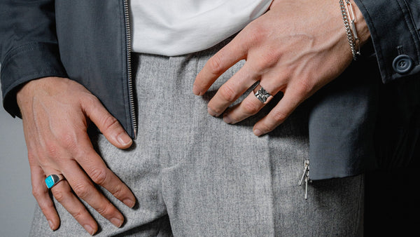 Herren Schmuck stilvolles Outfit Ringe Armbänder Siegelringe cooles Outfit Sprezzi Fashion