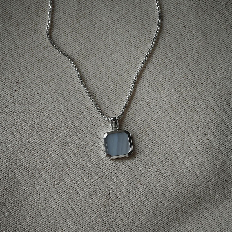 Anhaenger aus massivem 925 Silber mit hellblauem Aquamarin Stein Handgefertigt und stilvoll gestaltet Sprezzi Fashion