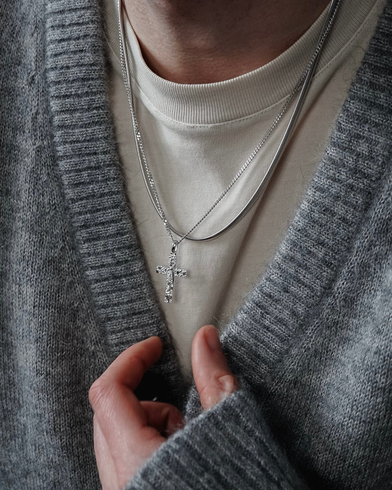 Klassische Herren Halskette mit Kreuz Anhänger im Raw Finish gefertigt aus 925 Sterling Silber Sprezzi Fashion