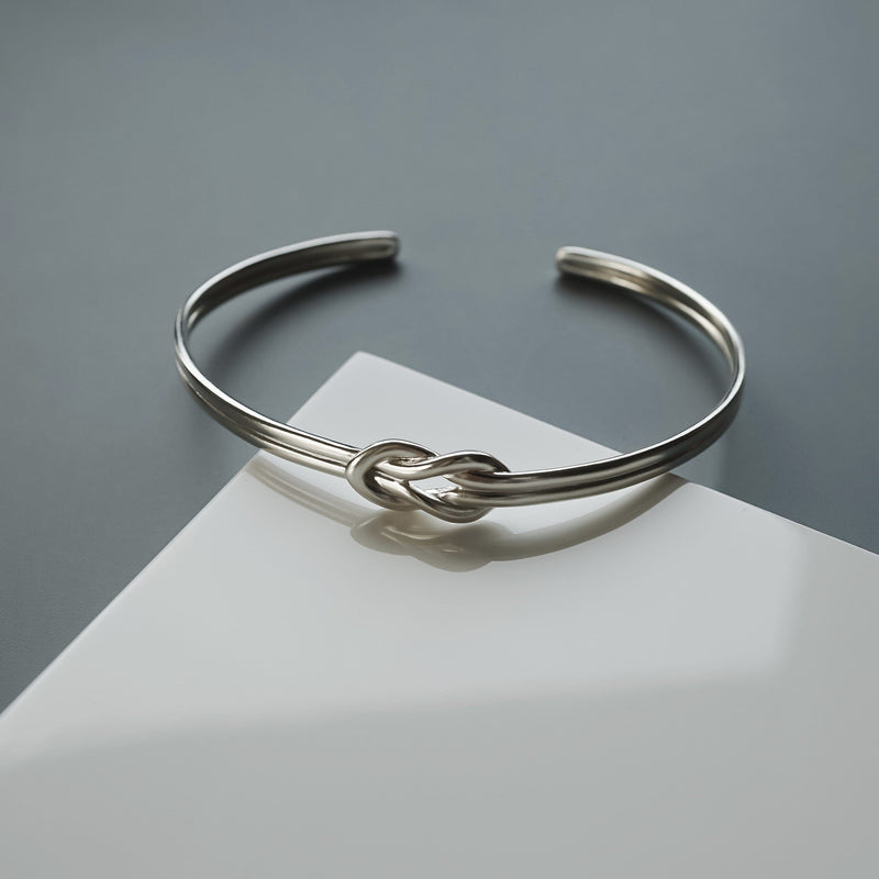 Modernes 925 Silber Armreif Knot robustes Knoten Design handgemacht langlebig einstellbar wasserfest Sprezzi Fashion