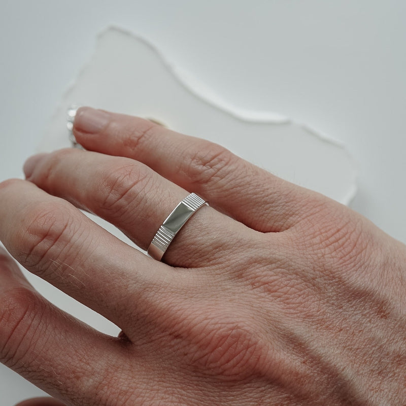 Eleganter Glanzring Bandring Lines gefertigt aus 925 Sterling Silber ideal fuer jeden Anlass Sprezzi Fashion
