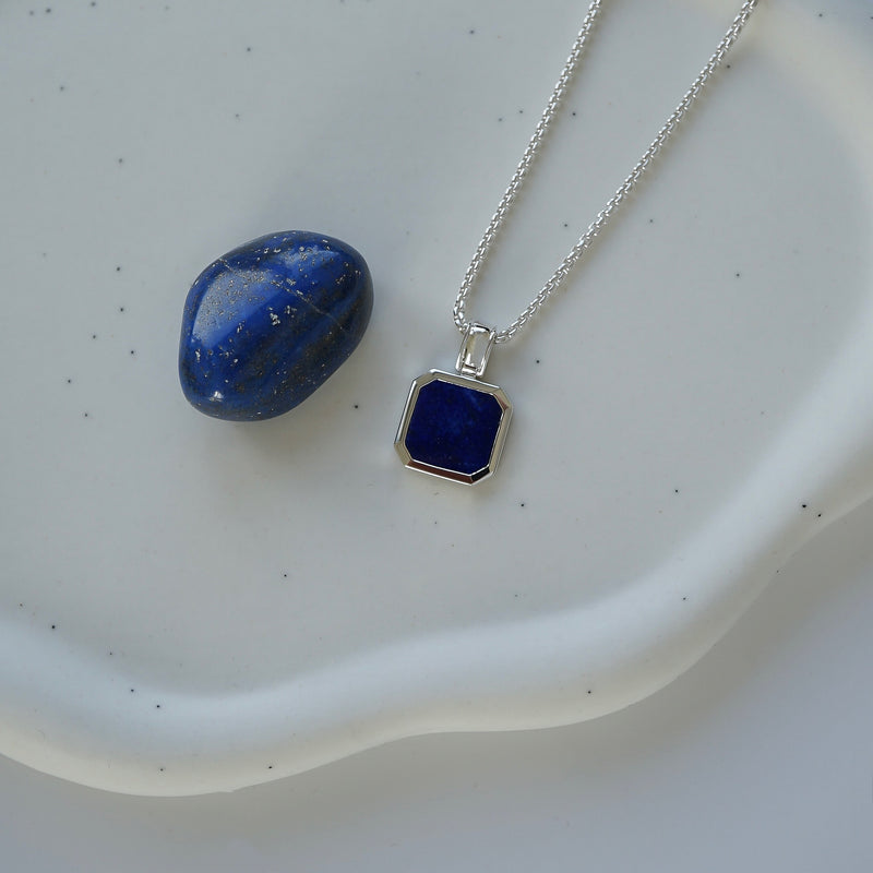 Einzigartiger blauer Lapis Lazuli Anhänger gefertigt aus 925er Silber Edles Schmuckstück für stilvolle Outfits Sprezzi Fashion