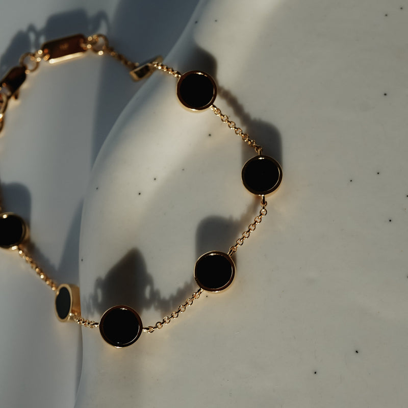 Curb Design Gold Armband für Herren mit schwarzem Onyx Stein luxuriöser Look Sprezzi Fashion