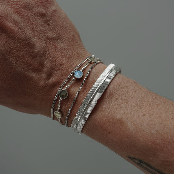 Silber Armbänder und Armreifen für Männer minimalistisch hochwertig 