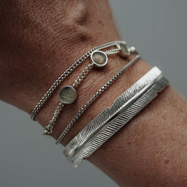 Silber Armbänder und Armreifen für Männer minimalistisch hochwertig 