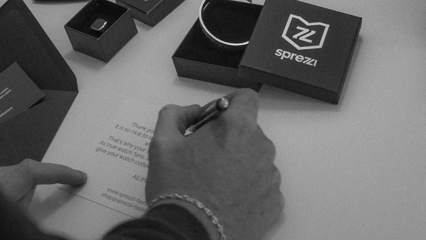 Herrenschmuck verpacken handmade Ring Armreifen in Schmuckbox individuelle Beschriftung Sprezzi Fashion