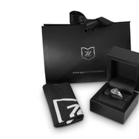 Geschenkverpackung fuer Schmuckset mit Schleife Geschenkkarte Pflegetuch und Schmuckbox ideal zum Verschenken Sprezzi Fashion