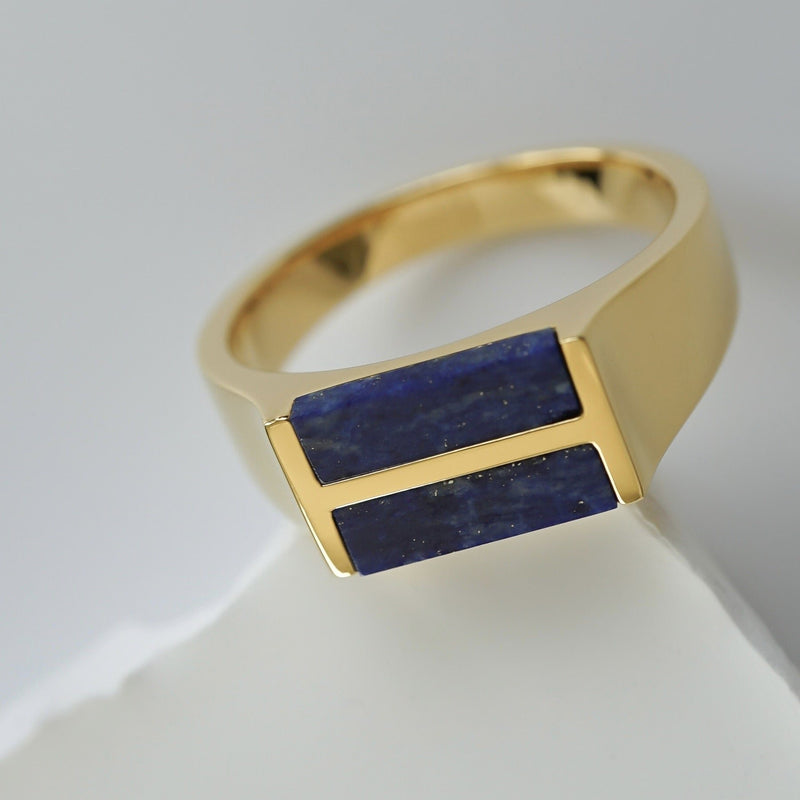 Polierter Gold Ring mit doppeltem Lapis Stein handgefertigt stilvoll modern Sprezzi Fashion