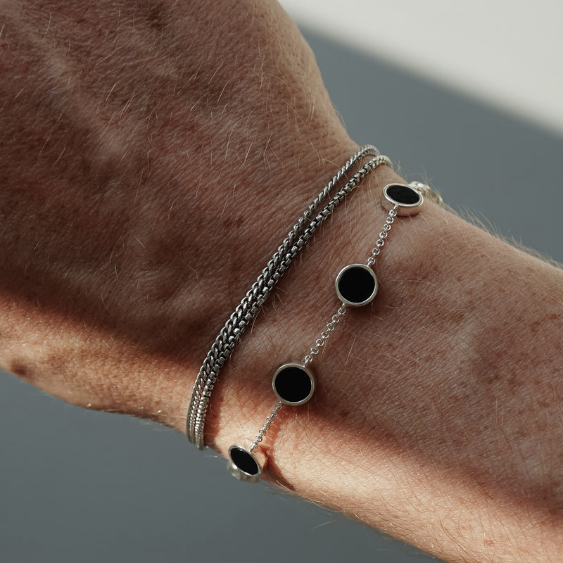 Handgemachtes Set aus drei Silber Armbändern minimalistisch für stilbewusste Herren Sprezzi Fashion