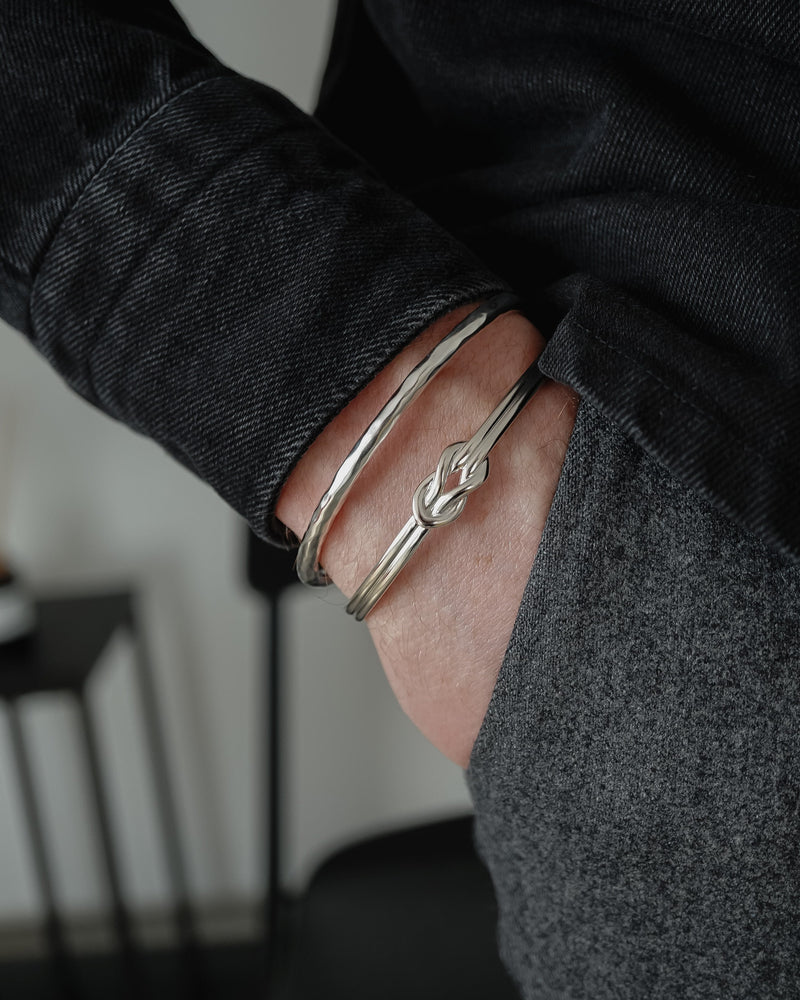 Elegantes 925 Silber Armreif Set Knot und Hammered Round handgemacht robust einstellbar minimalistisches Design Sprezzi Fashion