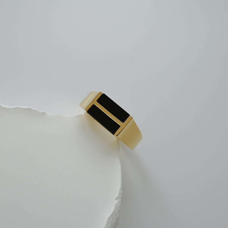 Handgemachter Onyx Ring vergoldet in 18k für Herren mit zwei Steinen stilvolles Accessoire Sprezzi Fashion