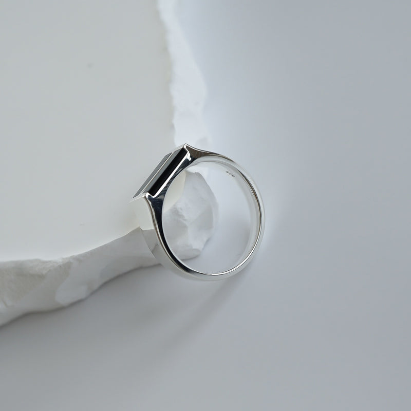 Handgemachter Ring mit Onyx Steinen gefertigt aus 925 Sterling Silber luxuriös und langlebig Sprezzi Fashion