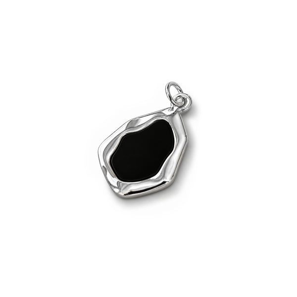 Vorderansicht des asymmetrischen Herren-Anhängers aus 925 Sterling Silber mit tiefschwarzem Onyx Sprezzi Fashion
