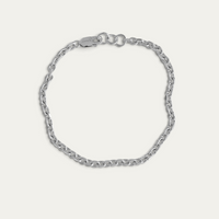 Feines Herren Armband aus 925 Sterling Silber mit elegantem Toggle Verschluss und präzisem Gliederdesign verbindet filigrane Details mit moderner Formgebung und einer stilvollen maskulinen Ausstrahlung Sprezzi Fashion