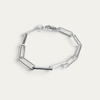 Markante Paperclip Glieder aus 925 Sterling Silber bilden eine klare geometrische Struktur und verleihen dem Herren Armband eine moderne Silhouette mit polierter Oberfläche und selbstbewusster Ausstrahlung Sprezzi Fashion