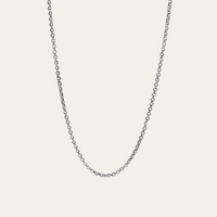 Collier pour homme en argent sterling 925 avec de délicates mailles Belcher et une finition rhodiée, alliant design minimaliste, éclat discret et allure masculine élégante Sprezzi Fashion