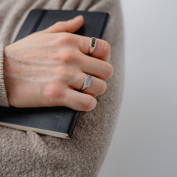 Bagues pour hommes en argent fin avec pierre, chevalière, aigue-marine bleue, Larvikit vert chatoyant, design minimaliste, Sprezzi Fashion