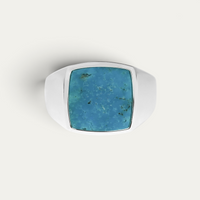 Herren Siegelring aus 925 Sterling Silber mit blaugrünem Türkis Stein und natürlicher Struktur verbindet organische Farbnuancen mit klarer Formgebung für eine markante moderne und maskuline Ausstrahlung Sprezzi Fashion