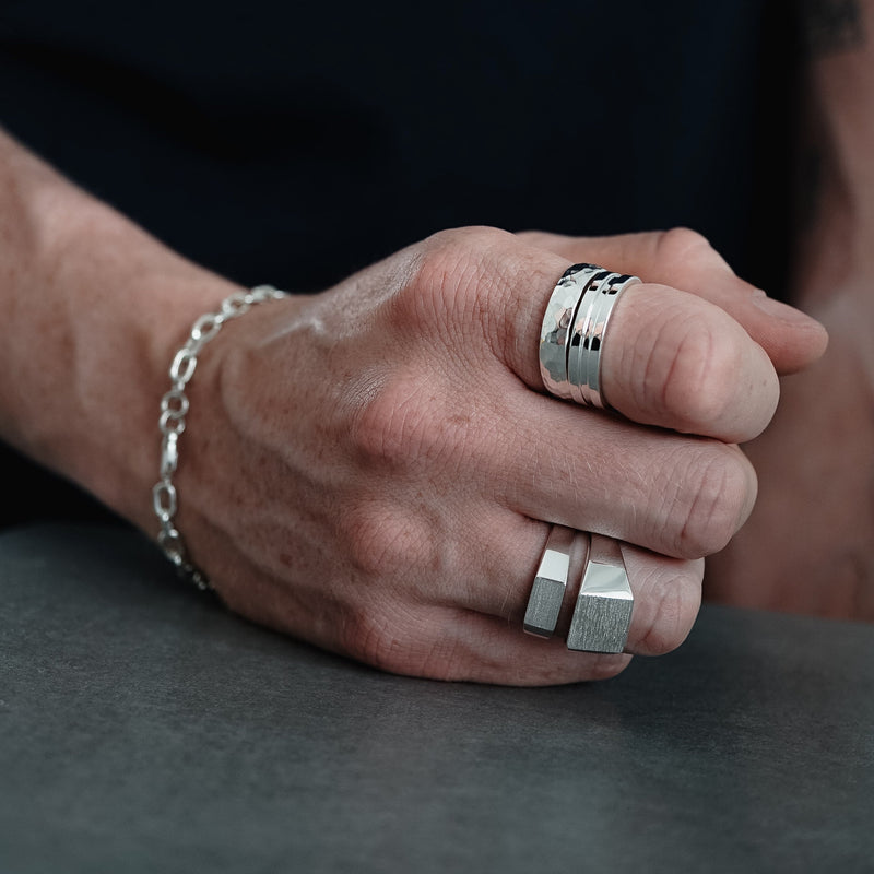 Eleganter Siegelring Herren Balance 925 Silber polierte Oberfläche minimalistisches Design Sprezzi Fashion