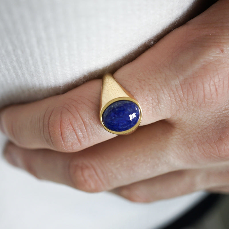 Herren Siegelring mit ovalem Lapislazuli Stein, 18k vergoldetes 925 Sterling Silber, luxuriöses Finish Sprezzi Fashion