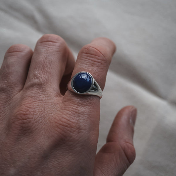 Herren Siegelring mit ovalem Lapislazuli Stein aus hochwertigem 925 Sterling Silber, handgefertigt und poliert Sprezzi Fashion