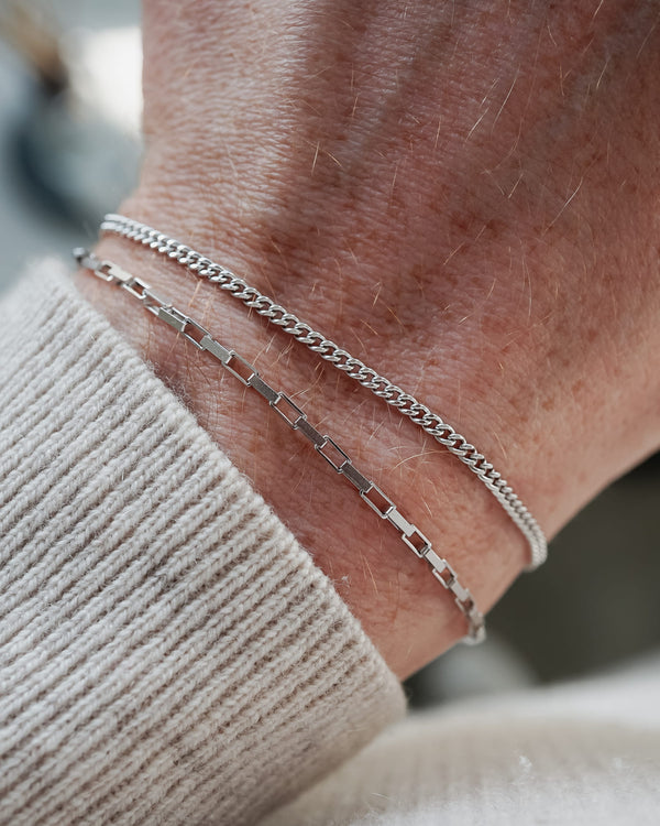 Schmales Armband aus 925 Sterling Silber im Small Paperclip und Small Curb Stil für Herren, kombiniert getragen, wodurch ein moderner und eleganter Stil entsteht Sprezzi Fashion