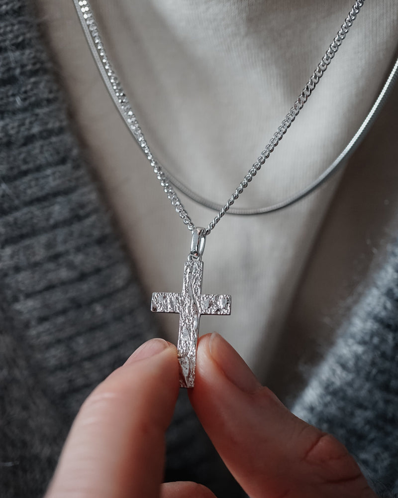 Stilvolle Silberkette mit Kreuz Anhänger im modernen Raw Stil gefertigt aus 925 Sterling Silber Sprezzi Fashion