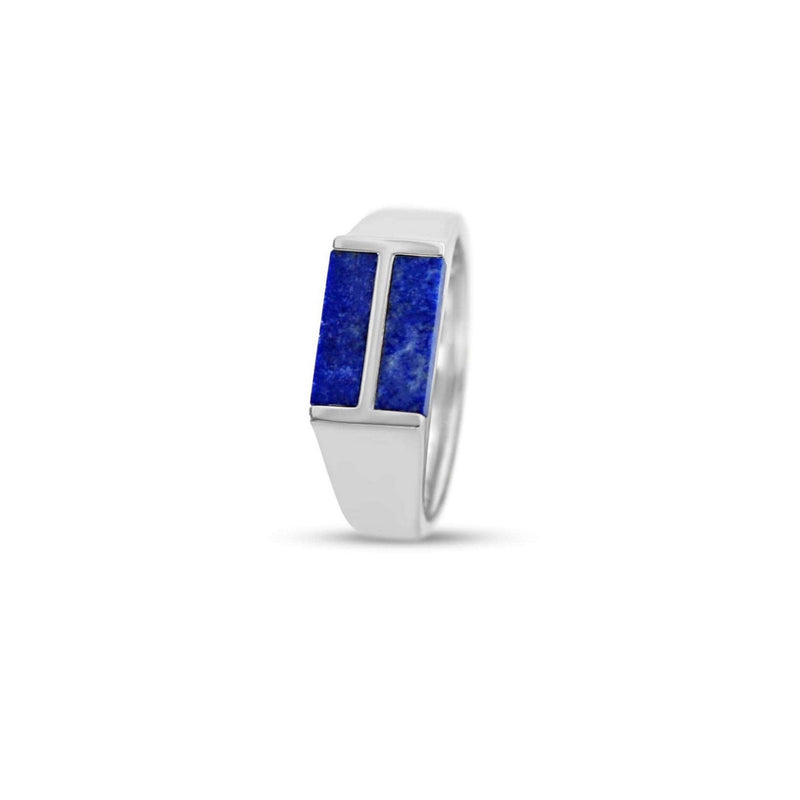 Moderner Balance Ring aus poliertem 925 Sterling Silber mit zwei markanten Lapis Steinen deren blaue Tiefe einen intensiven visuellen Fokus bildet und ein elegantes dezentes Herrenaccessoire entsteht das perfekt zu minimalistischen Outfits passt Sprezzi Fashion