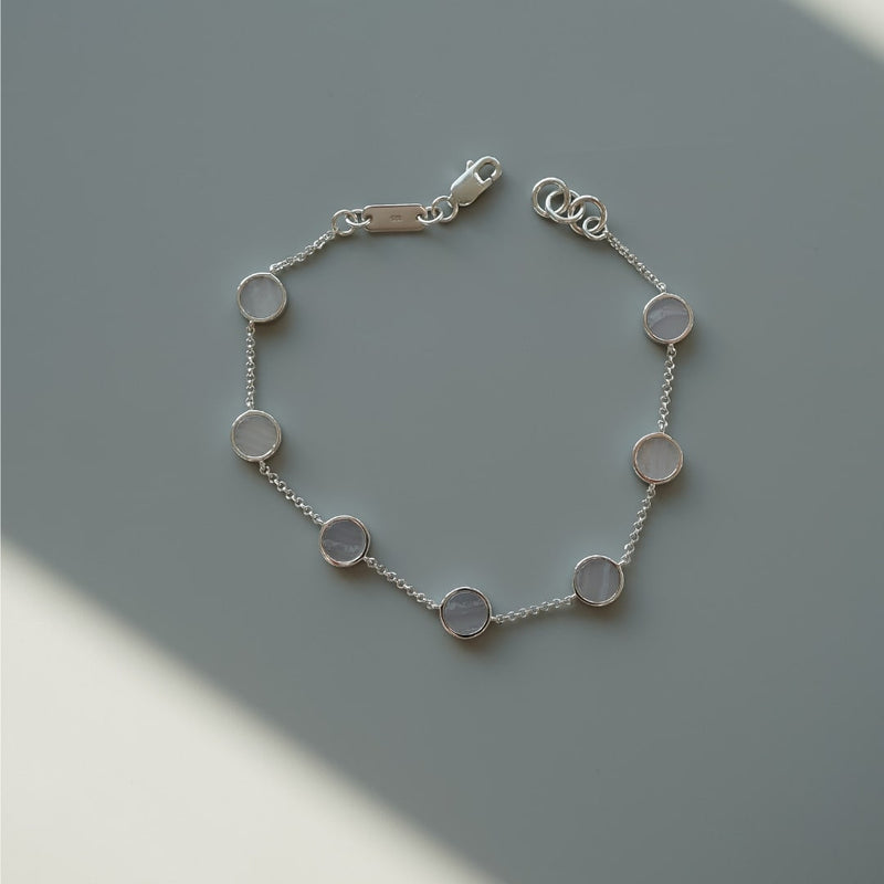 Massives Silberarmband mit Aquamarin Edelstein der in verschiedenen Blautönen schimmert gefertigt aus geprüftem 925 Sterling Silber Sprezzi Fashion