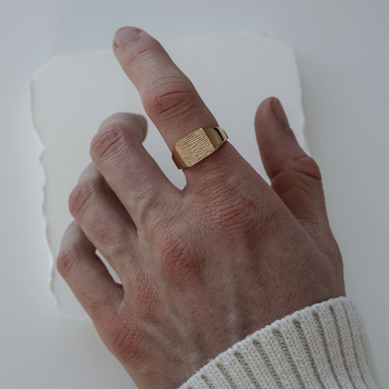 Minimalistischer Herrenring mit 18K Vergoldung im modernen Raw Design Sprezzi Fashion