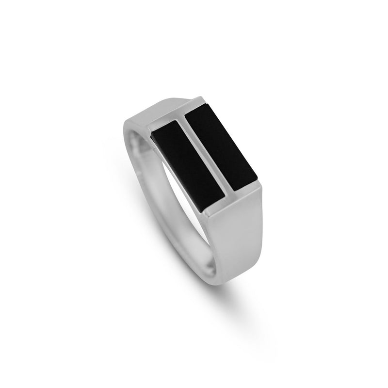 Minimalistischer Herren Ring aus Silber mit schwarzem Onyx Stein handgefertigt elegant robust für Alltag und besondere Anlässe Sprezzi Fashion