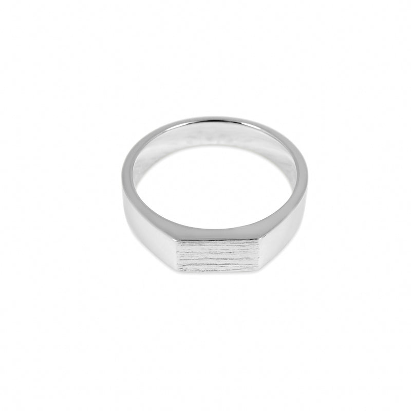 Minimalistischer Herren Silberring mit Gravur 925 Silber handgefertigt stilvoll robust elegant für Alltag und besondere Anlässe Sprezzi Fashion
