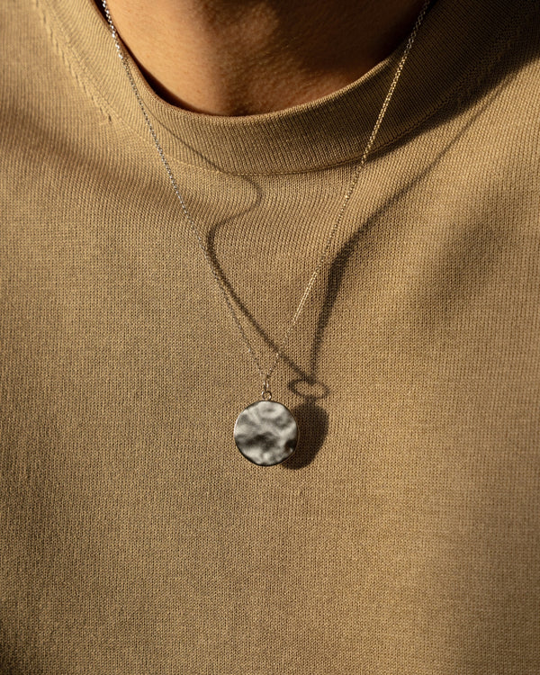 Collier minimaliste pour hommes, discret et de haute qualité, pendentif en argent martelé