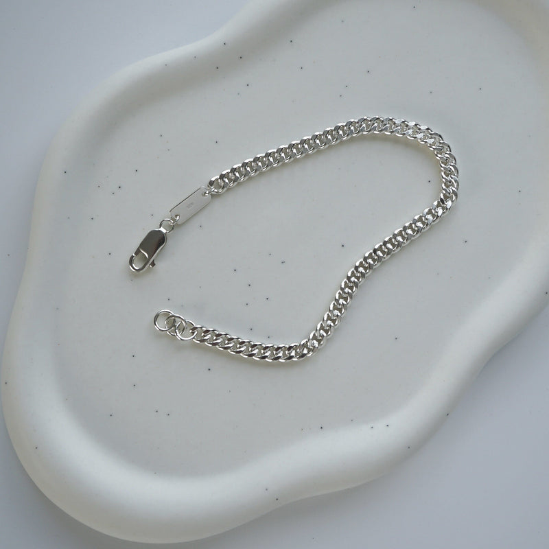 Modernes Sterling Silver Curb Armband mit dezentem Sprezzi Logo edel und zeitlos Sprezzi Fashion