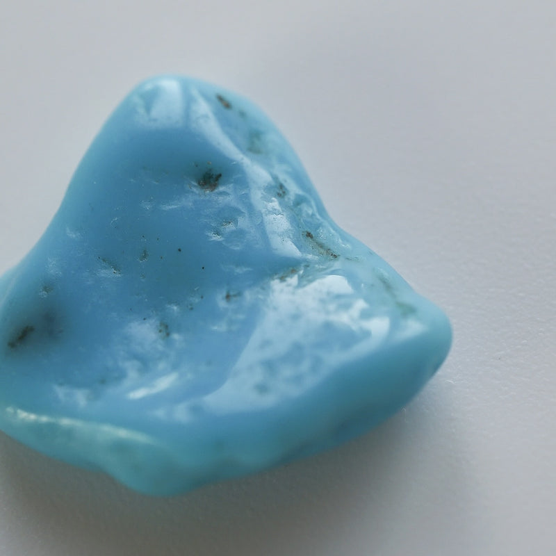 Echter natürlicher Tuerkis Edelstein in intensiver blauer Farbe, hochwertiger Naturstein fuer Schmuckherstellung Sprezzi Fashion