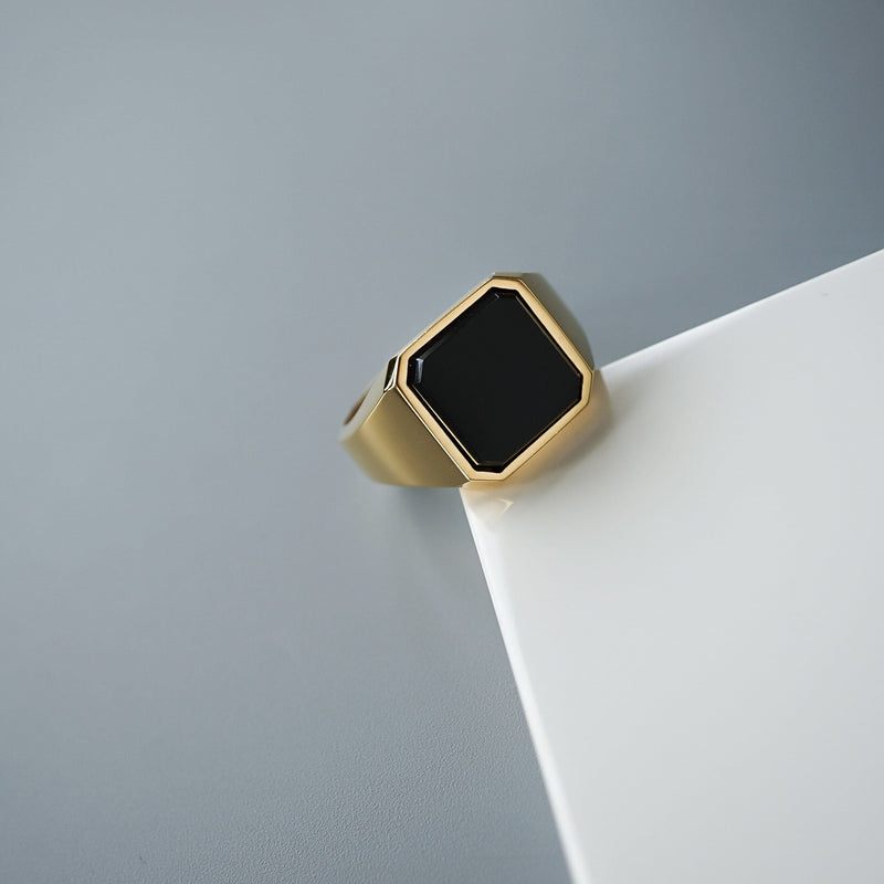 Octagonal Siegelring mit schwarzem Onyx Stein handgefertigt aus 925 Silber mit 18k Gold Vergoldung stilvoll Sprezzi Fashion
