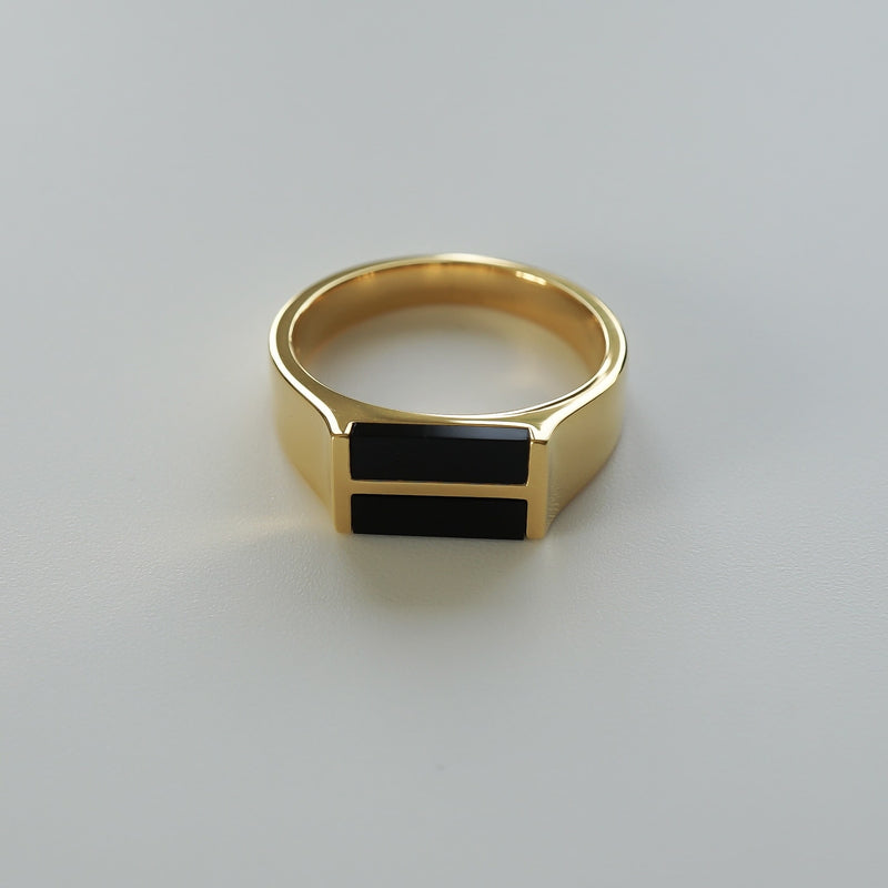 Designer Ring für Herren mit zwei Onyx Steinen vergoldet in 18k edel und langlebig Sprezzi Fashion