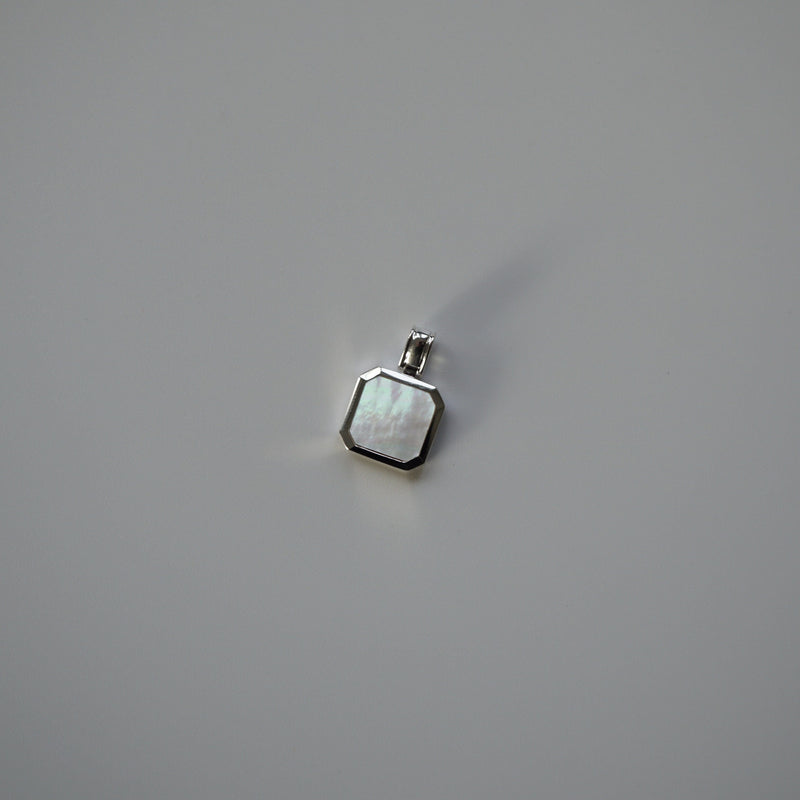 Wunderschöner Pearl Anhänger mit sanftem Schimmer und 925 Sterling Silberfassung Sprezzi Fashion