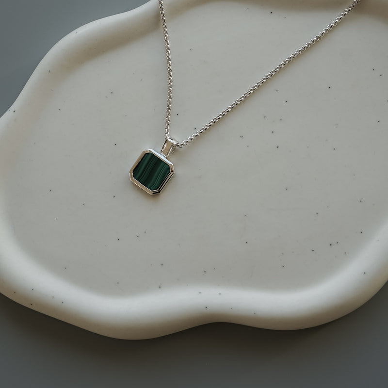 Rhodium beschichtete Malachit Halskette aus massivem 925 Silber mit langanhaltendem Schutz und Glanz Sprezzi Fashion