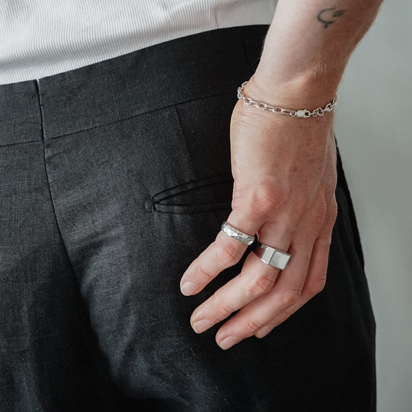 Elegantes Set aus zwei handgefertigten Silberringen und einem passenden Armband aus 925 Sterling Silber stilvoll und hochwertig gefertigt Sprezzi Fashion