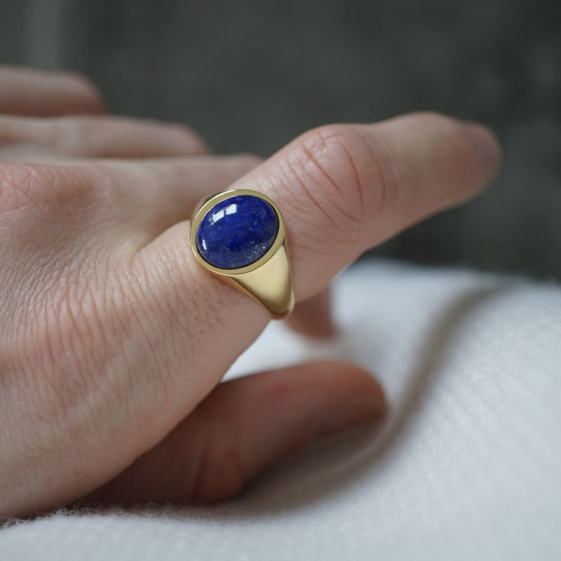 Edler Siegelring mit ovalem Lapislazuli Stein, handgefertigt aus vergoldetem 925 Sterling Silber Sprezzi Fashion