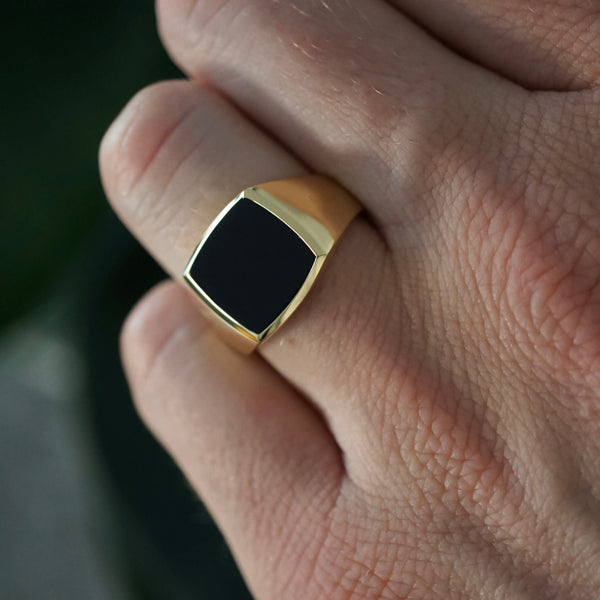 Eleganter Herrenring Gold mit schwarzem Edelstein Onyx exklusives Design Sprezzi Fashion