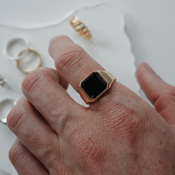 Siegelring mit Onyx Stein in Gold 18k massiv aus 925 Sterling Silber octagonal elegantes Design fuer Herren Sprezzi Fashion