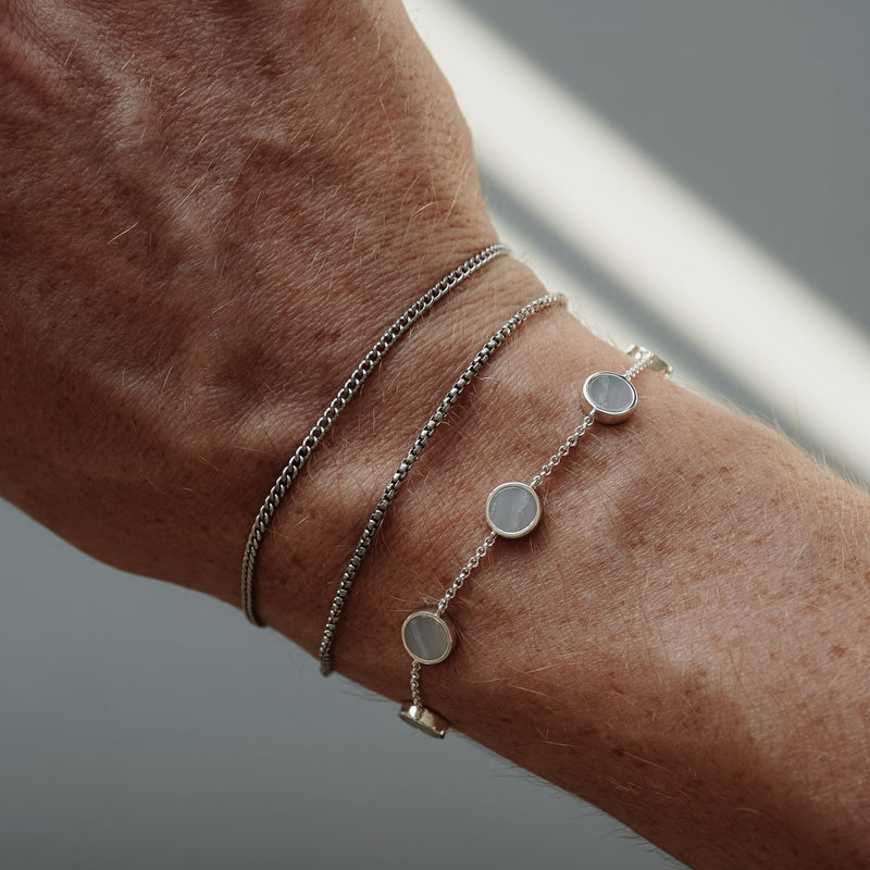 Elegantes Herrenarmband aus 925 Sterling Silber mit schimmerndem Aquamarin Stein im minimalistischen Design perfekt für stilvolle Outfits Sprezzi Fashion