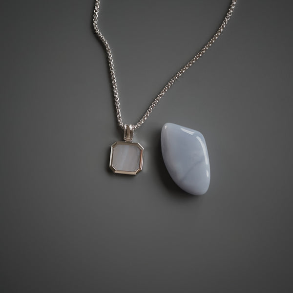 Handgemachte Silberkette mit blauem Aquamarin Anhänger robust und stilvoll Sprezzi Fashion