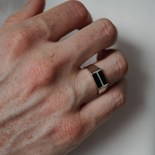 Minimalistischer Silberring mit zwei Onyx Steinen gefertigt aus hochwertigem 925 Sterling Silber Sprezzi Fashion