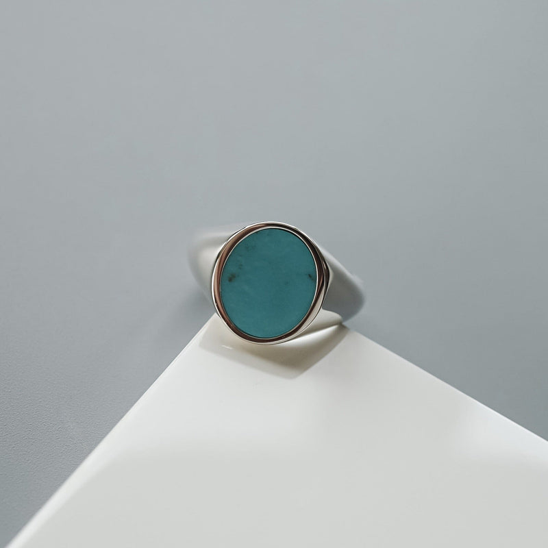 Moderner Herrenring mit ovalem Tuerkis Stein, gefertigt aus feinem Sterling Silber Sprezzi Fashion