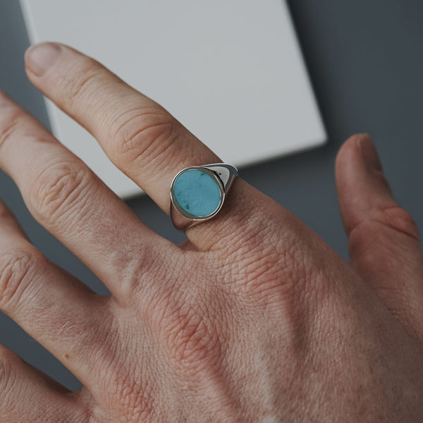 Handgefertigter Herrenring mit echtem Tuerkis Edelstein im ovalen Design aus Sterling Silber Sprezzi Fashion